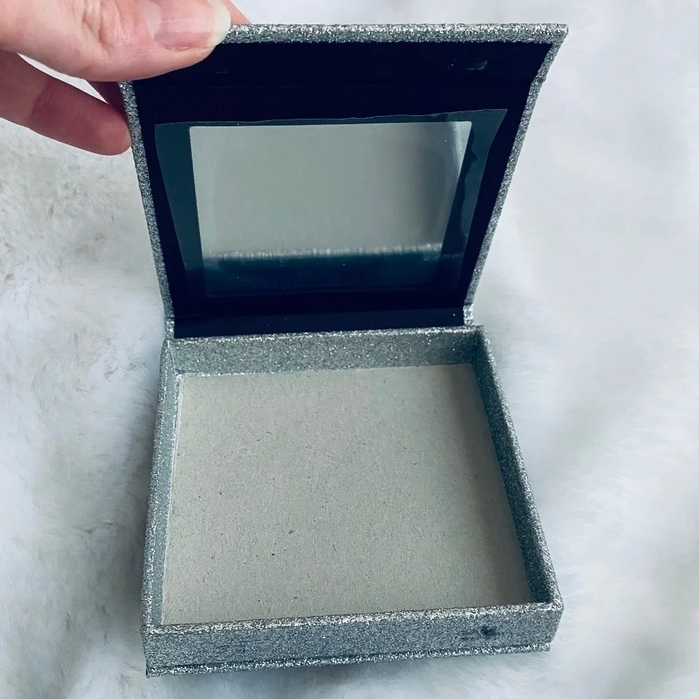 🆕 Victoria’s Secret Silver Eyeshadow Palette Glam Makeup Box Case